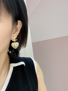 Essenceofluxury Womens Jewelry Chanel CC Crystals Heart Earrings A39PP180 AA201404