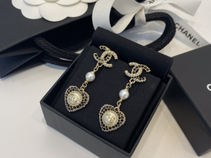 Essenceofluxury Womens Jewelry Chanel CC Crystals Heart Pendant Earrings A39PP180 AA201405