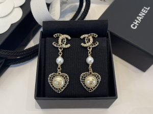 Essenceofluxury Womens Jewelry Chanel CC Crystals Heart Pendant Earrings A39PP180 AA201405