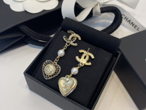 Essenceofluxury Womens Jewelry Chanel CC Crystals Heart Pendant Earrings A39PP180 AA201405