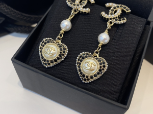 Essenceofluxury Womens Jewelry Chanel CC Crystals Heart Pendant Earrings A39PP180 AA201405