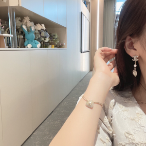 Essenceofluxury Womens Jewelry Chanel CC Crystals Heart Pendant Earrings A39PP180 AA201406