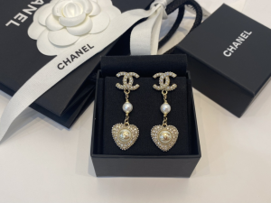 Essenceofluxury Womens Jewelry Chanel CC Crystals Heart Pendant Earrings A39PP180 AA201406