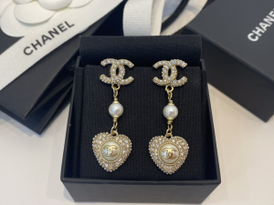 Essenceofluxury Womens Jewelry Chanel CC Crystals Heart Pendant Earrings A39PP180 AA201406