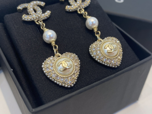 Essenceofluxury Womens Jewelry Chanel CC Crystals Heart Pendant Earrings A39PP180 AA201406