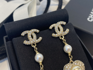 Essenceofluxury Womens Jewelry Chanel CC Crystals Heart Pendant Earrings A39PP180 AA201406