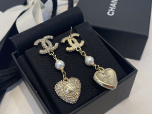 Essenceofluxury Womens Jewelry Chanel CC Crystals Heart Pendant Earrings A39PP180 AA201406