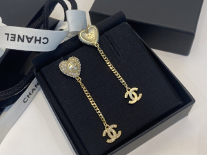 Essenceofluxury Womens Jewelry Chanel CC Crystals Heart Pendant Earrings A39PP180 AA201407