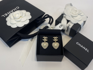 Essenceofluxury Womens Jewelry Chanel CC Crystals Heart Pendant Earrings A39PP180 AA201408