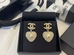 Essenceofluxury Womens Jewelry Chanel CC Crystals Heart Pendant Earrings A39PP180 AA201408