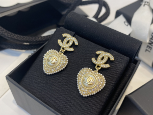 Essenceofluxury Womens Jewelry Chanel CC Crystals Heart Pendant Earrings A39PP180 AA201408