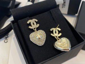 Essenceofluxury Womens Jewelry Chanel CC Crystals Heart Pendant Earrings A39PP180 AA201408