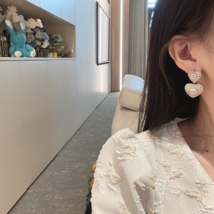 Essenceofluxury Womens Jewelry Chanel CC Crystals Heart Pendant Earrings A39PP180 AA201409