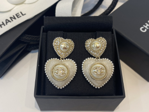 Essenceofluxury Womens Jewelry Chanel CC Crystals Heart Pendant Earrings A39PP180 AA201409