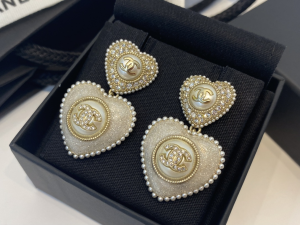 Essenceofluxury Womens Jewelry Chanel CC Crystals Heart Pendant Earrings A39PP180 AA201409