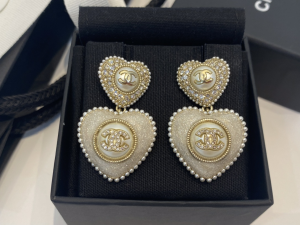 Essenceofluxury Womens Jewelry Chanel CC Crystals Heart Pendant Earrings A39PP180 AA201409