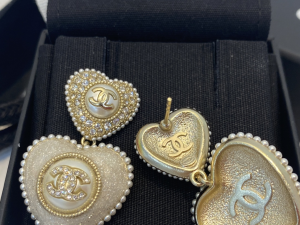 Essenceofluxury Womens Jewelry Chanel CC Crystals Heart Pendant Earrings A39PP180 AA201409