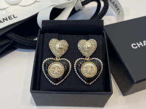 Essenceofluxury Womens Jewelry Chanel CC Crystals Heart Pendant Earrings A39PP180 AA201410