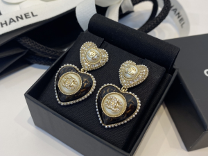 Essenceofluxury Womens Jewelry Chanel CC Crystals Heart Pendant Earrings A39PP180 AA201410