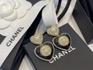 Essenceofluxury Womens Jewelry Chanel CC Crystals Heart Pendant Earrings A39PP180 AA201410