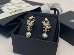 Essenceofluxury Womens Jewelry Chanel CC Pearls Earrings A39PP180 AA201419