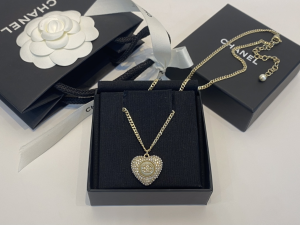 Essenceofluxury Womens Jewelry Chanel Crystals CC Heart Pendant Necklaces A39PP180 AA201411