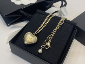 Essenceofluxury Womens Jewelry Chanel Crystals CC Heart Pendant Necklaces A39PP180 AA201411