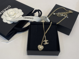 Essenceofluxury Womens Jewelry Chanel Crystals CC Heart Pendant Necklaces A39PP180 AA201412