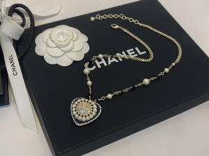 Essenceofluxury Womens Jewelry Chanel Crystals CC Heart Pendant Necklaces A39PP280 AA201414