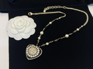 Essenceofluxury Womens Jewelry Chanel Crystals CC Heart Pendant Necklaces A39PP280 AA201414