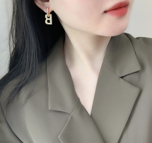 Essenceofluxury Womens Jewelry Balenciaga B Chain XS Gold Earrings A205PP180 AA201643