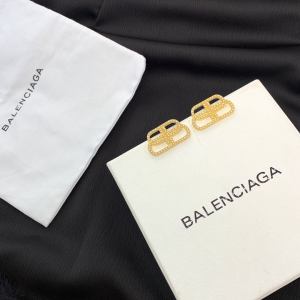 Essenceofluxury Womens Jewelry Balenciaga Pearls BB Stud Gold Earrings A205PP180 AA201647