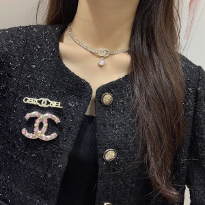Essenceofluxury Womens Jewelry Chanel Crystal CC Logo Moongram Brooch A205PP180 AA201641