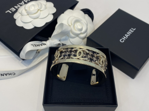 Essenceofluxury Womens Jewelry Chanel Gold CC Logo Tweed Cuff Bracelets A39PP280 AA201693