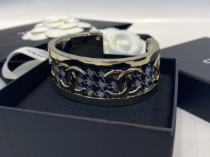 Essenceofluxury Womens Jewelry Chanel Gold CC Logo Tweed Cuff Bracelets A39PP280 AA201693