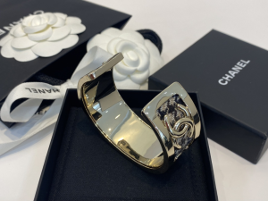 Essenceofluxury Womens Jewelry Chanel Gold CC Logo Tweed Cuff Bracelets A39PP280 AA201693