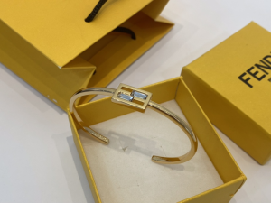 Essenceofluxury Womens Jewelry Fendi Gold Baguette FF Logo Bracelets A39PP180 AA201677