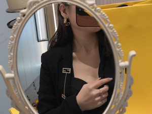 Essenceofluxury Womens Jewelry Fendi Gold Baguette FF Logo Earrings A39PP180 AA201678