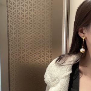 Essenceofluxury Womens Jewelry Miu Miu Metal and Pearl Earrings A39PP180 AA201687