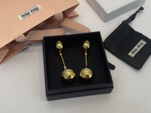 Essenceofluxury Womens Jewelry Miu Miu Metal and Pearl Earrings A39PP180 AA201687