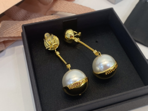 Essenceofluxury Womens Jewelry Miu Miu Metal and Pearl Earrings A39PP180 AA201687