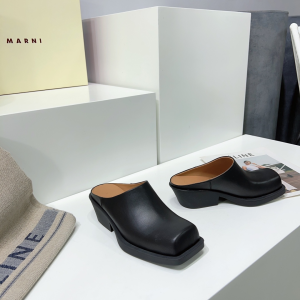 Essenceofluxury Womens Shoes Armani Leather Mule in Black 35 To 40 A151PP480 AA201811