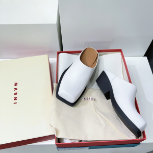 Essenceofluxury Womens Shoes Armani Leather Mule in White 35 To 40 A151PP480 AA201807