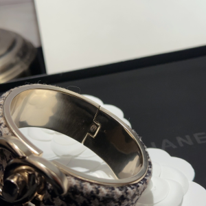 Essenceofluxury Womens Jewelry Chanel Trunoff CC Logo Tweed Bracelet A173PP280 AA201866