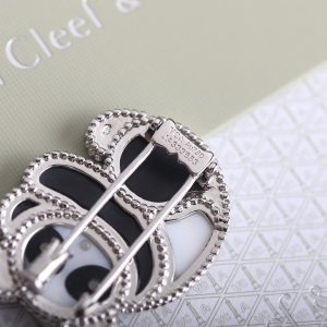 Essenceofluxury Womens Jewelry Van Cleef Arpels Lucky Animals Panda Brooch A205PP380 AA201945