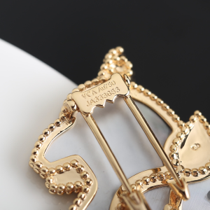 Essenceofluxury Womens Jewelry Van Cleef Arpels Lucky Animals Pig Brooch A205PP380 AA201950