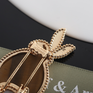 Essenceofluxury Womens Jewelry Van Cleef Arpels Lucky Animals Ribbit Brooch A205PP380 AA201951