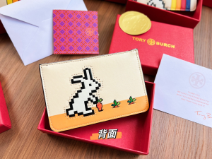Essenceofluxury Free Gift Tory Burch Rabbit Rainbow Top Zip Card Case A62PP60 AA201974
