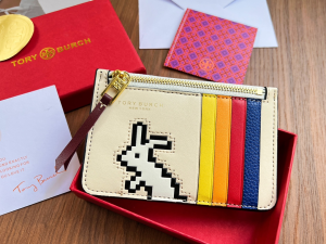 Essenceofluxury Free Gift Tory Burch Rabbit Rainbow Top Zip Card Case A62PP60 AA201974