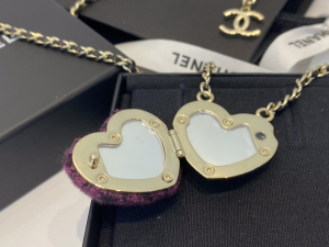 Essenceofluxury Womens Jewelry Chanel CC Logo Tweed Heart Pendant Necklaces A39PP280 AA201969